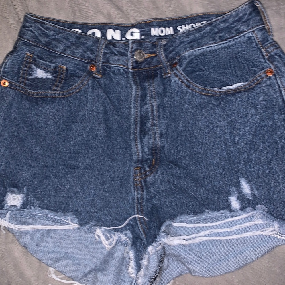 song mom shorts